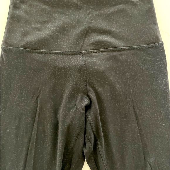 Lululemon Align 25” Size 6. Black embossed. - Picture 3 of 5